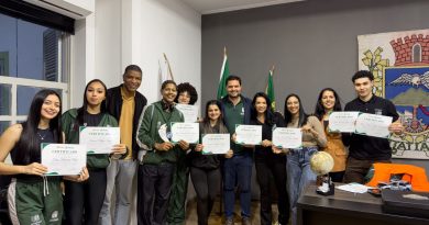 Prefeito de Itatiaia homenageia bailarinos do Eco Dance após conquistas em Festival Internacional de Dança