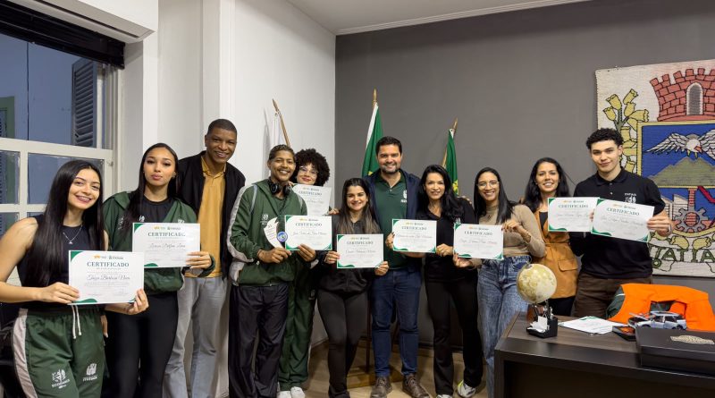 Prefeito de Itatiaia homenageia bailarinos do Eco Dance após conquistas em Festival Internacional de Dança