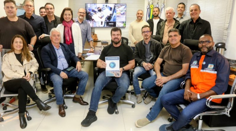 Prefeito de Macaé se reúne com representantes do “Selo Azul Cidades Costeiras”