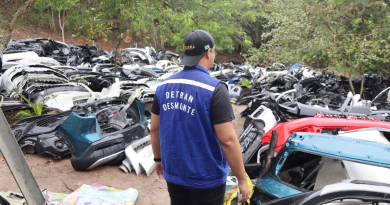 Fiscalização de ferros-velhos em Saquarema encontra motor raspado e comércio de peças irregular