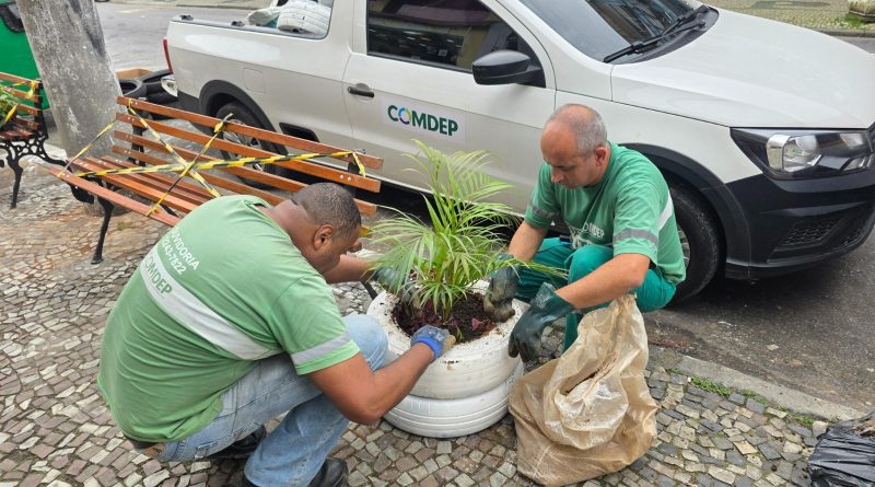 Prefeitura de Petrópolis  reforça orientação sobre descarte correto de resíduos e coleta seletiva na Rua Teresa