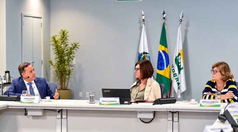 Prefeito de Niterói Rodrigo Neves se reúne com presidente da Petrobras, Magda Chambriard, e representantes do setor naval, petróleo e logística