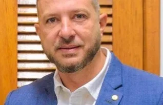 Prefeito de Itaboraí passa mal e é levado para hospital