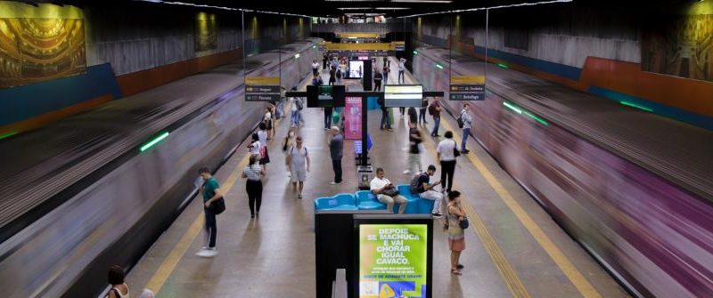 Barcas, metrô e trens antecipam horário de pico nesta sexta-feira