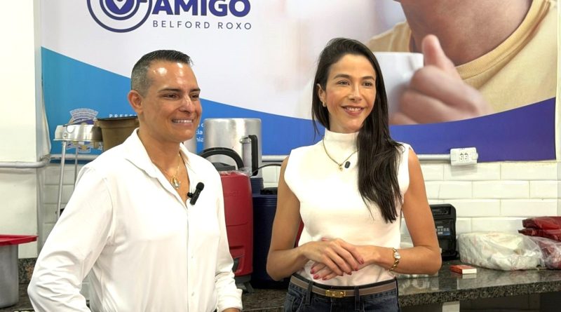 Com bolo e parabéns, Café Amigo de Belford Roxo&nbsp;comemora um ano de funcionamento