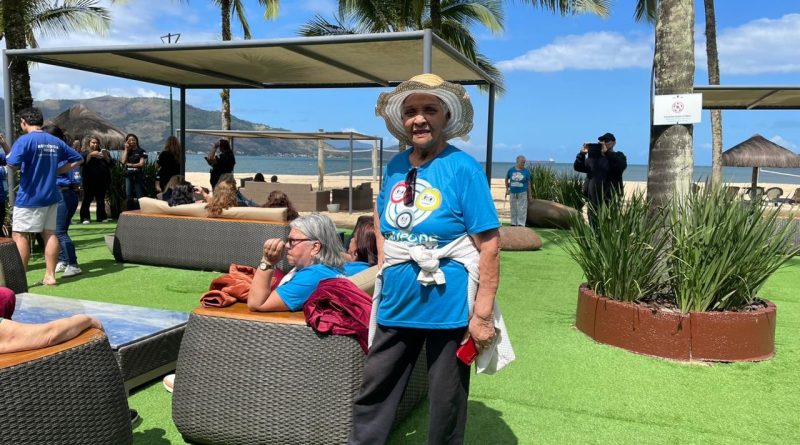 Aos 87 anos, idosa do Centro-Dia da Prefeitura de Volta Redonda embarca em viagem e celebra novos recomeços em Mangaratiba