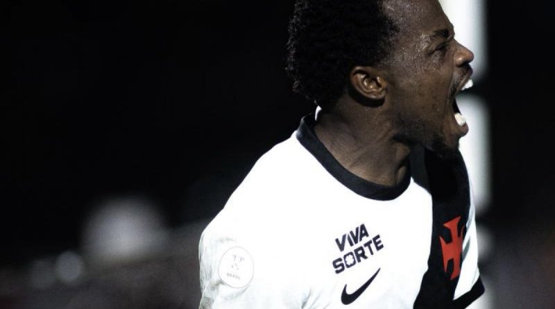 Vasco bate o Vitória mais uma vez e vai à semifinal da Copa do Brasil