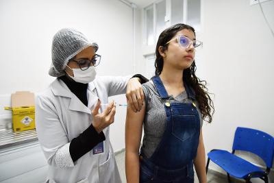 Nova Iguaçu segue vacinando crianças e adolescentes menores de 15 anos
