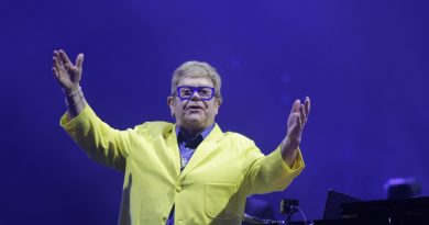 Elton John faz o público dançar e cantar forte no Rock in Rio
