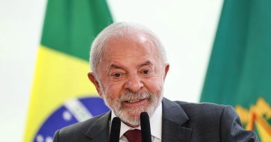 Sancionada lei que acaba com a “taxa das blusinhas”&nbsp;