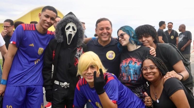 Prefeito Rodrigo Neves visita primeiro dia da Niterói Expo Geek