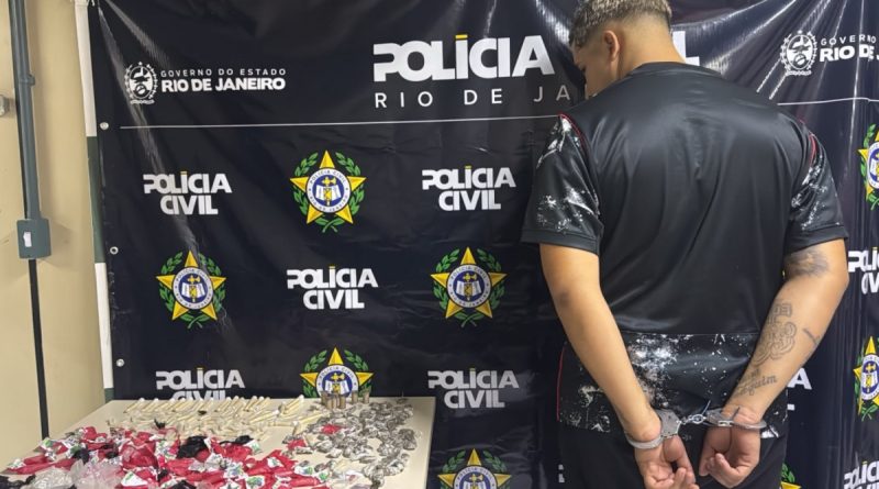 Gerente do tráfico de Cem Braças é preso com 260 drogas em Búzios