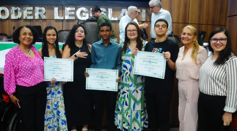 Alunos da rede municipal de m Nova Iguaçu são destaque em premiação de concurso literário