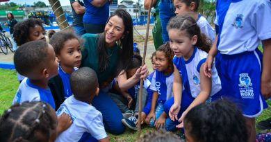 Prefeita Mariana Canella e Secretaria de Meio Ambiente lançam Projeto Bosque Escola com plantio de mudas com alunos