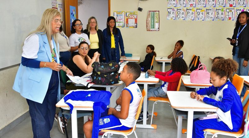Belford Roxo: Escola Municipal Priscila Bouças Villanova recebe projeto ‘Laços Que Acolhem’ da Secretaria de Educação&nbsp;