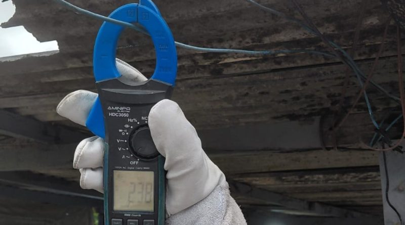Enel Rio remove ‘gatos’ de energia em quiosques de Niterói