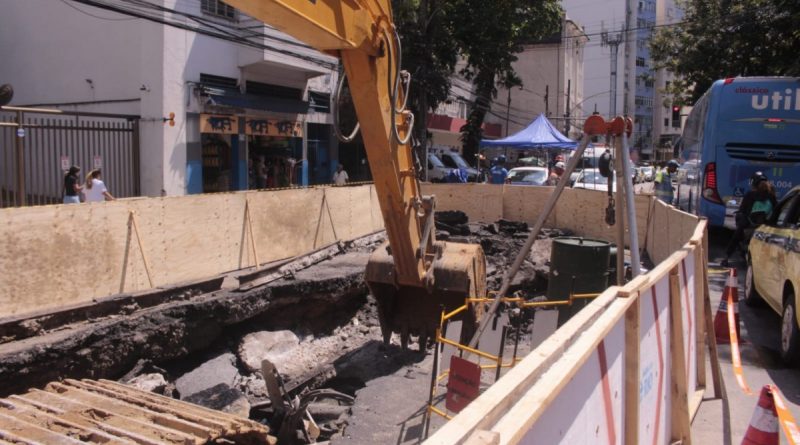 Afundamento de pista causa transtornos no trânsito em Laranjeiras