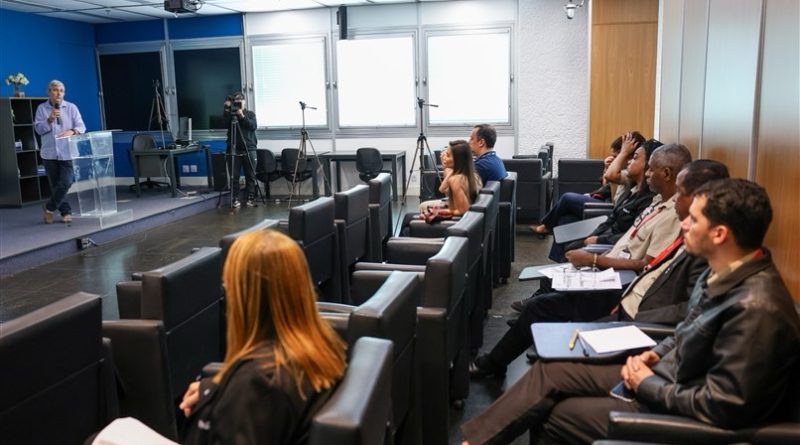 Excelência no atendimento é tema de capacitação promovida pela ELERJ