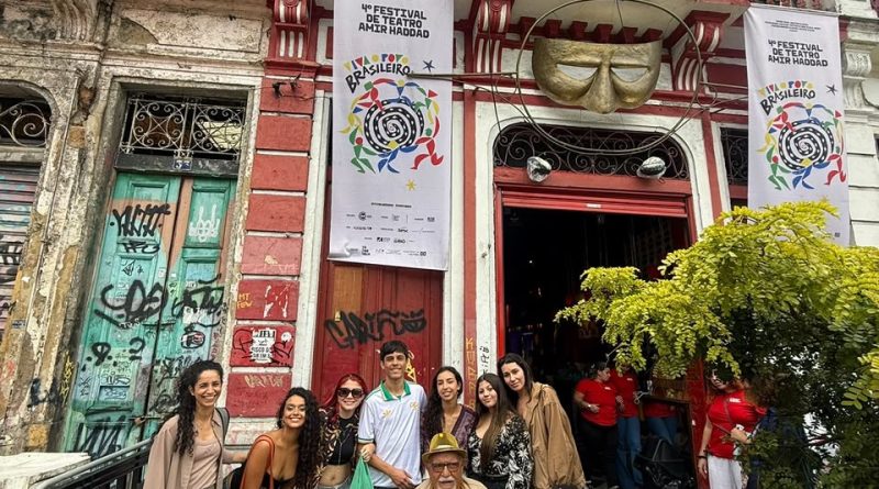 Rio das Ostras: Alunos de teatro da Onda participam da Semana de Arte do Rio 2026