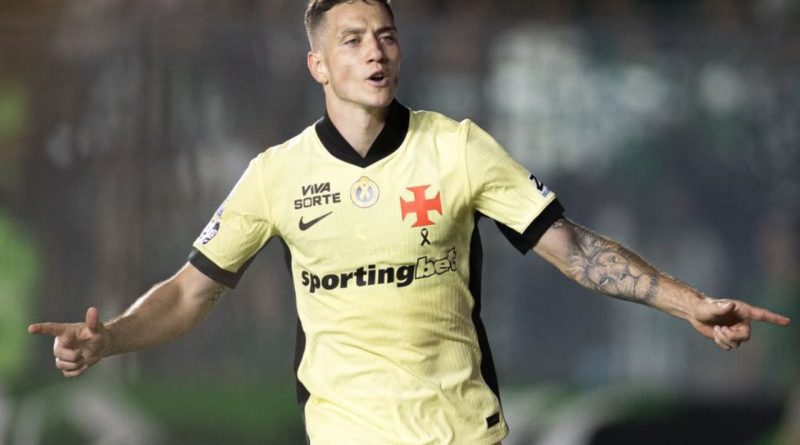 Vasco dá show, goleia o Coritiba e sai do Z-4 no Campeonato Brasileiro