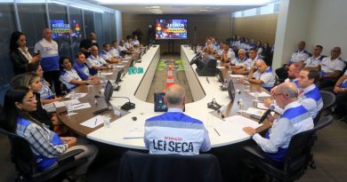 Governador do Rio se reúne com agentes cadeirantes da Operação Lei Seca