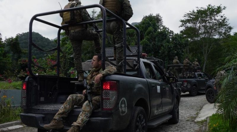 PM instala base do Bope em área de mata na Muzema