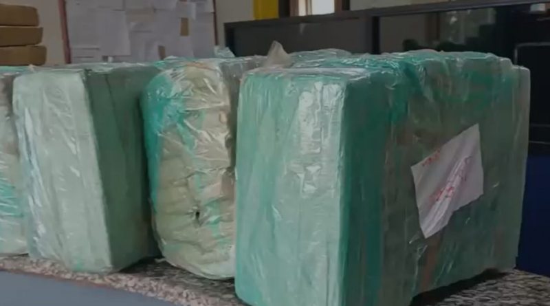 PRF apreende 232 quilos de maconha após perseguição na Dutra