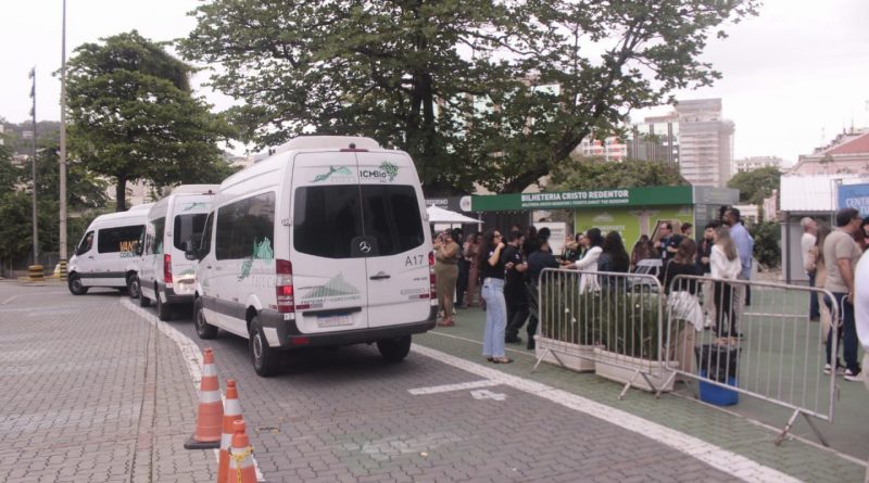 Cristo Redentor ganha novo ponto de embarque de vans no Centro