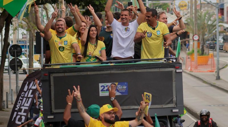 Douglas Ruas percorre as Zonas Sudoeste e Norte do Rio em carreatas de apoio à candidatura de Flávio Bolsonaro