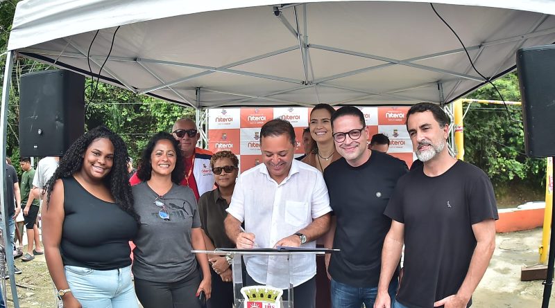 Niterói: Rodrigo Neves assina ordem de início de obras de R$ 35,9 milhões no Baldeador