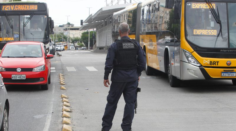 PM mantém ocupação no Complexo da Serrinha após intensos tiroteios