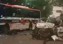 Acidente deixa carro e ônibus destruídos na Zona Norte