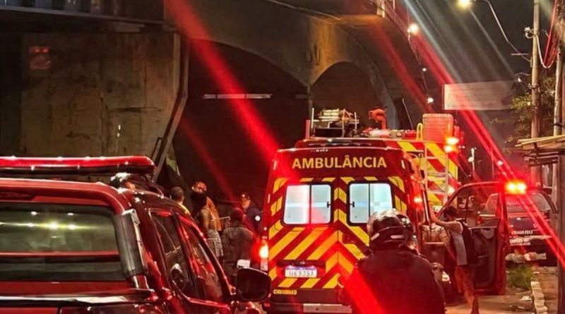Mulher morre ao cair de viaduto após acidente em Nova Iguaçu