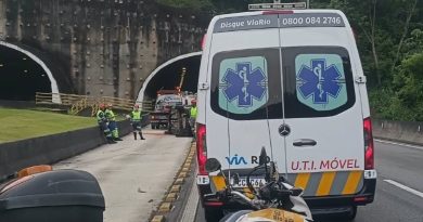 Carro capota na Transolímpica e motorista é socorrido