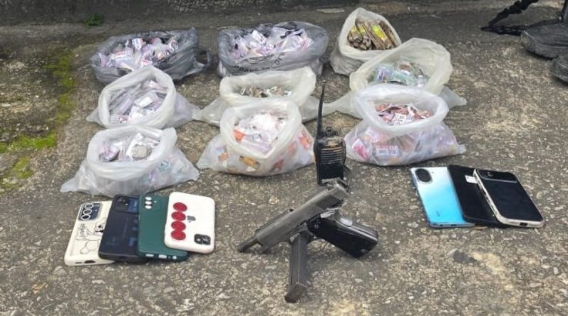 Três homens são presos em ação contra tráfico de drogas em São Gonçalo