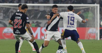 Com falha de Léo Jardim, Vasco perde para o Boca e dá adeus à Sula