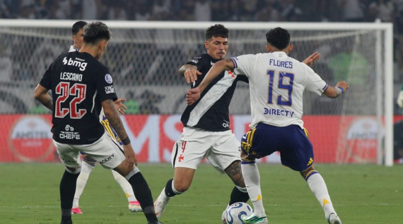 Com falha de Léo Jardim, Vasco perde para o Boca e dá adeus à Sula