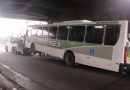 Criminosos sequestram ônibus e bloqueiam vias na Zona Norte