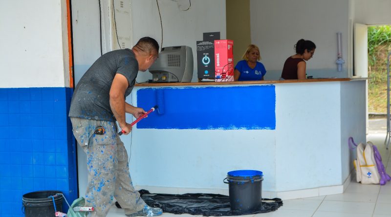 Prefeitura realiza ações de limpeza, pintura e revitalização da Unidade de Saúde da Família (USF) e do CEO do Barro Vermelho