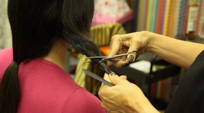 Nova Iguaçu promove corte de cabelo solidário todas as sextas-feiras de outubro na Casa do Menor