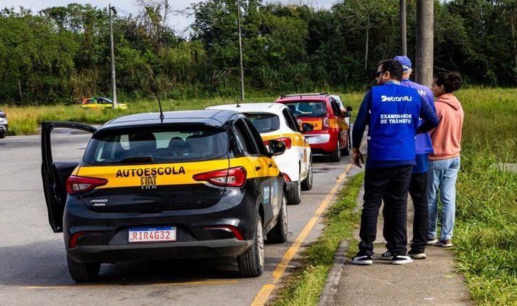 Detran RJ reforça quadro de examinadores para reduzir fila de provas práticas