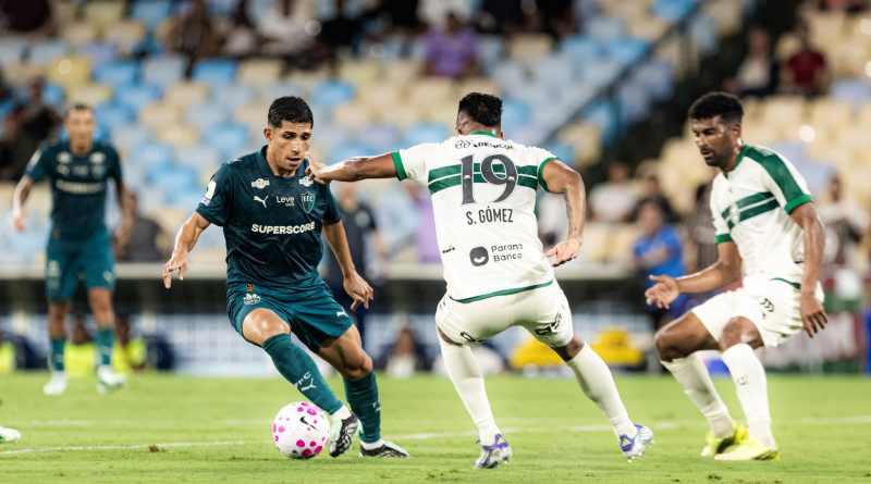 Fluminense bate Coritiba com três de Savarino e toma posição na tabela