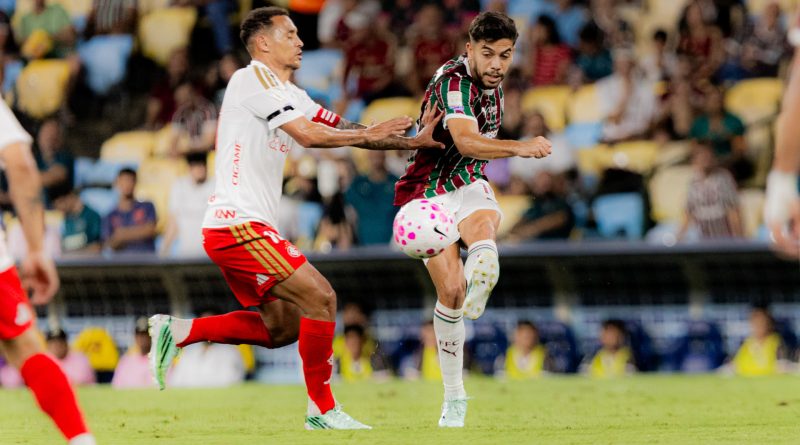 Fluminense marca no fim, vence Inter e encerra jejum no Brasileirão
