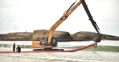 Prefeitura de Niterói começa a instalar mangueiras marítimas que vão levar água do mar à Lagoa de Piratininga