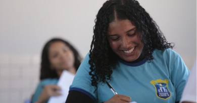 Mulheres são 64% dos 5 milhões de participantes no Enem 2026; metade tem de 17 a 18 anos