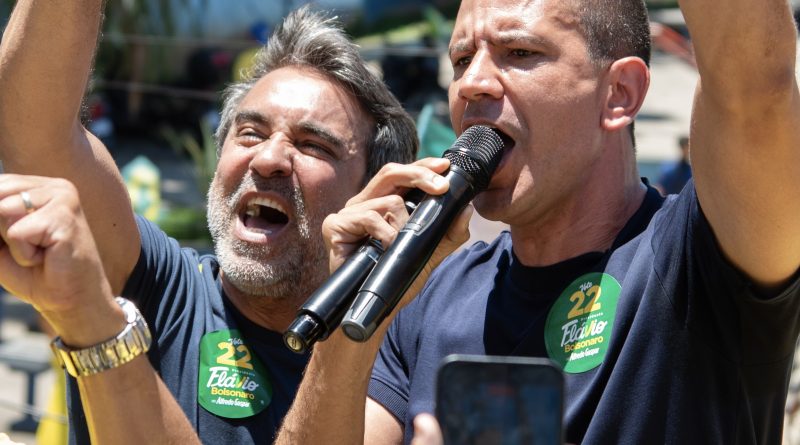 No último dia de campanha, Douglas Ruas percorre Baixada Fluminense em carreatas por Flávio Bolsonaro