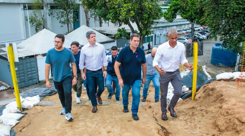 Prefeito de Meriti Léo Vieira e secretário estadual acompanham obras de duplicação do viaduto de Vilar dos Teles