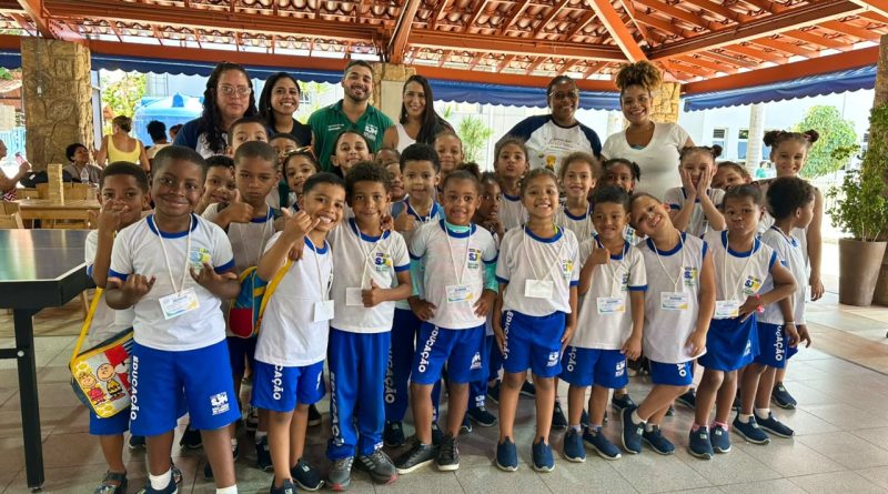 Alunos de 12 escolas e creches de Meriti participam de passeio especial no Sesc