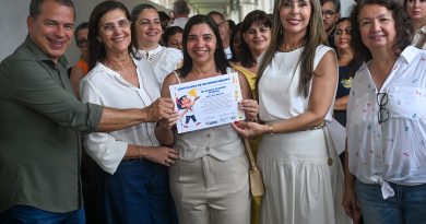 Prefeito de Campos celebra Dia do Professor com homenagens e reconhecimento na Educação