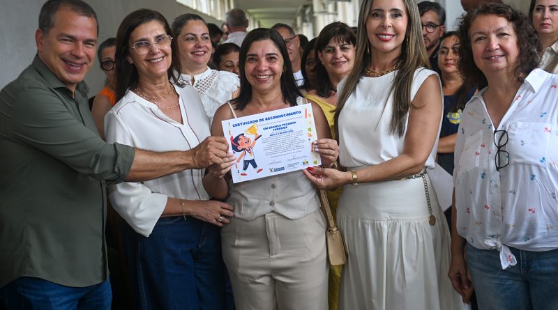 Prefeito de Campos celebra Dia do Professor com homenagens e reconhecimento na Educação